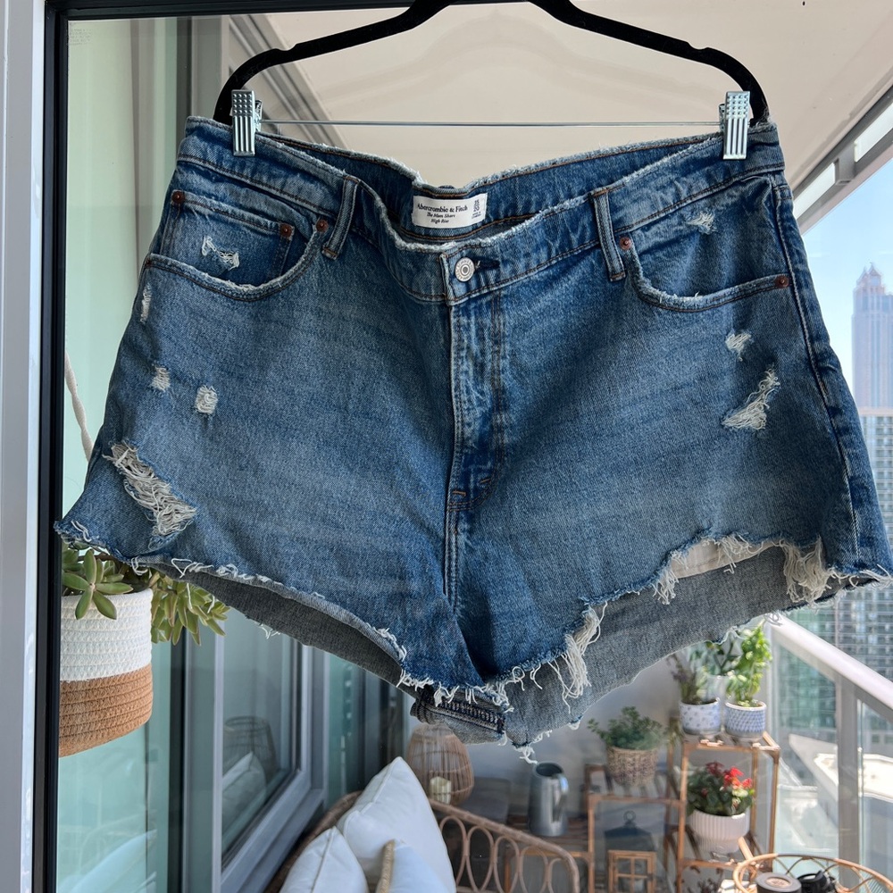 Abercrombie High Rise Mom Jean Short